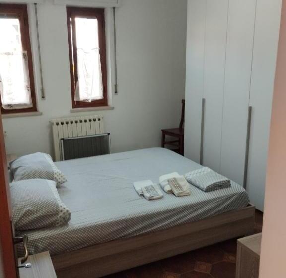 Номер Deluxe, Home Mate
