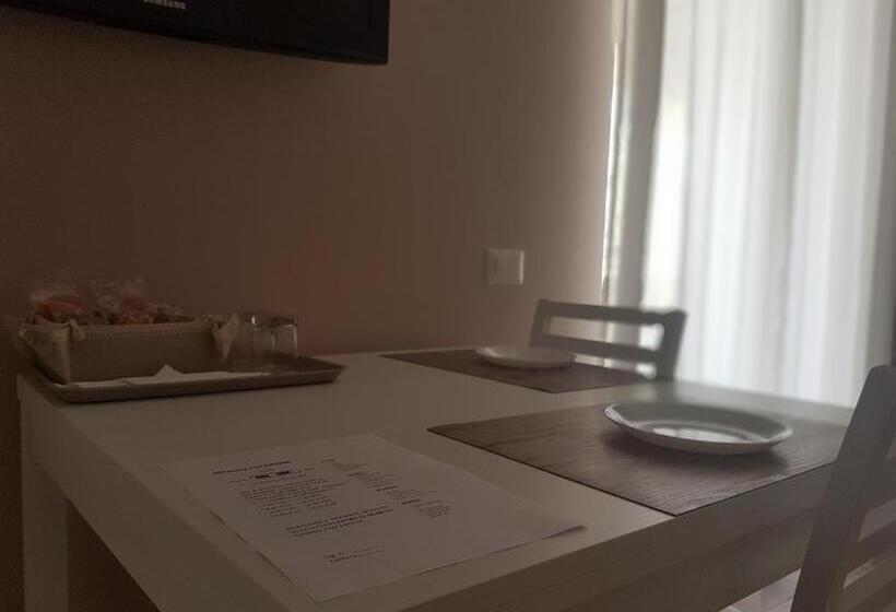 חדר סטנדרט לשלושה עם טרסה, Palazzo Ducale