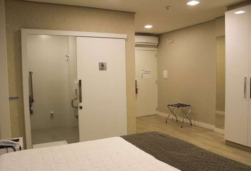Номер Стандарт Трехместный, Holiday & Business Hotel   Em Frente Ao Centro De Eventos E Arena Conda