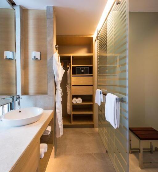 Medencére Néző Standard Szoba, Hyatt Regency Lucknow Gomti Nagar