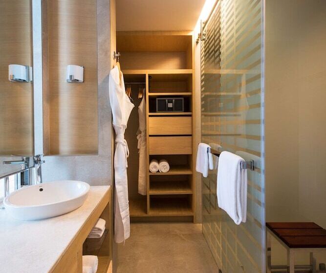 스탠다드 룸 풀장 전망, Hyatt Regency Lucknow Gomti Nagar