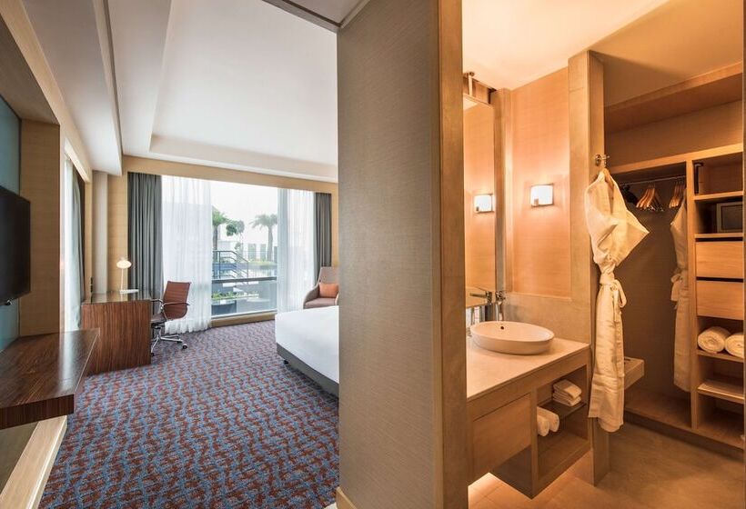 Medencére Néző Standard Szoba, Hyatt Regency Lucknow Gomti Nagar