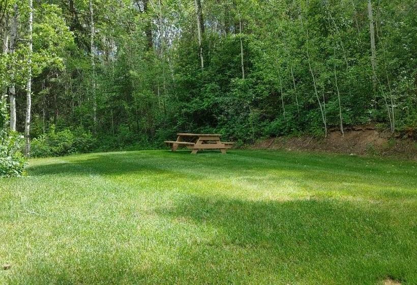 Family Suite, Akiskinook Lake Resort! 1 Bedroom Townhouse! Rent Monthly, Weekly, Private Entrance, Gas Bbq, Wi Fi