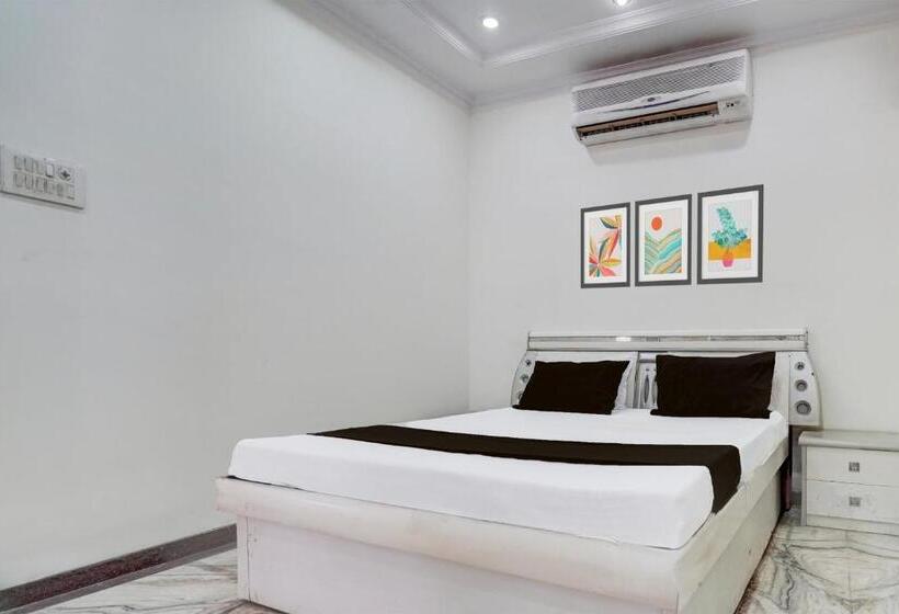 Habitació Triple Clàssica, Oyo Hotel 2nd Home