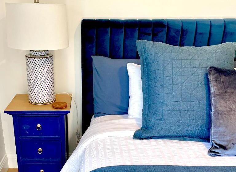 디럭스 스위트 킹 침대, Port Fairy Bnb   The Blue Suite