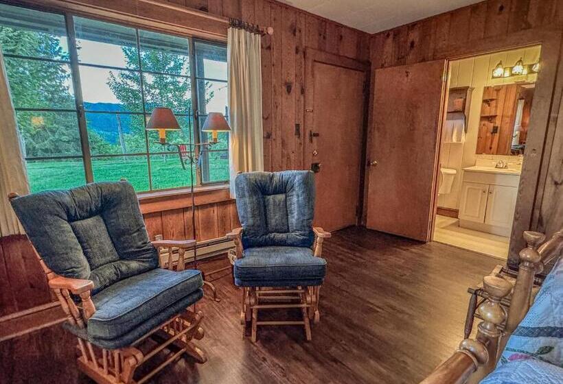 Номер Стандарт, Hemlock Inn