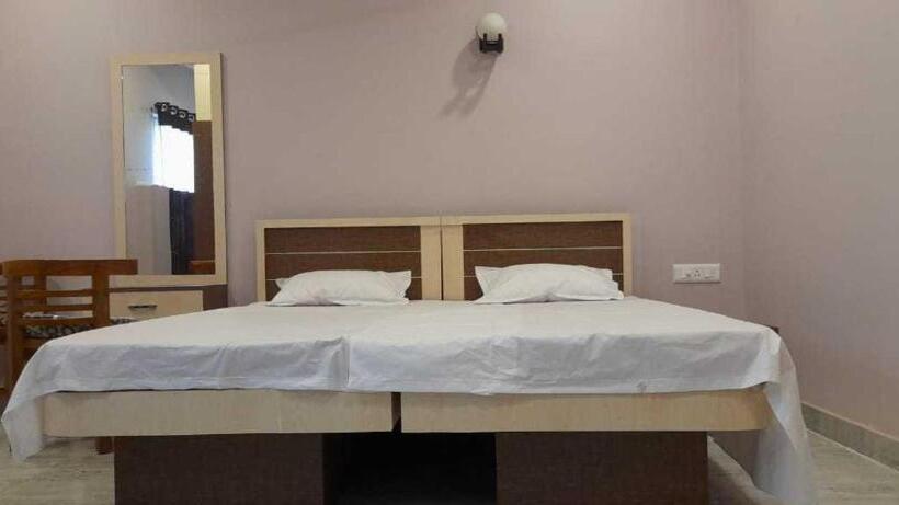 Трехместный Номер Классика, Oyo Hotel Sanjiban