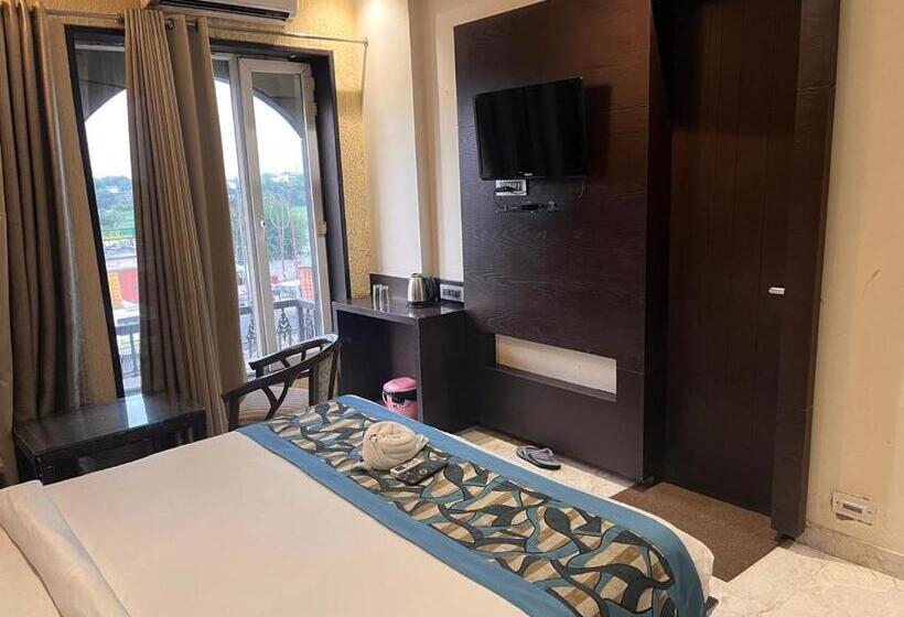 Номер Deluxe, Jodha The Great
