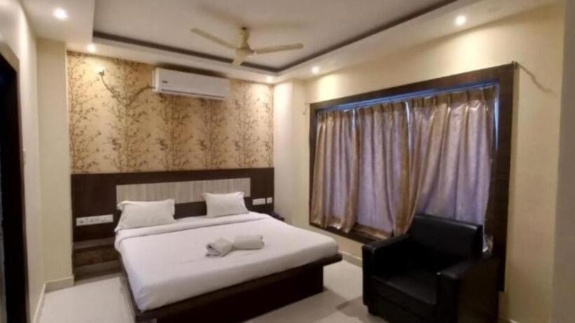 Номер Superior Кровать Кинг, Home Town Puri Near Temple & Golden Beach  Lift  Wifi With Restaurant Facilities  By Morservices
