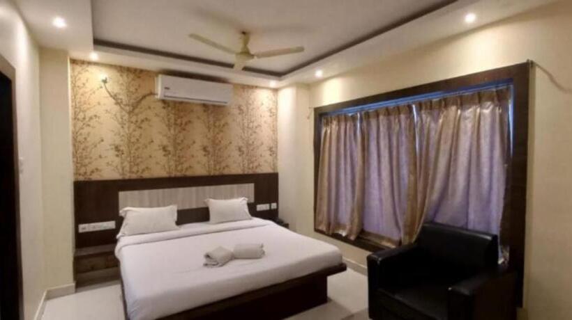 Номер Superior Кровать Кинг, Home Town Puri Near Temple & Golden Beach  Lift  Wifi With Restaurant Facilities  By Morservices