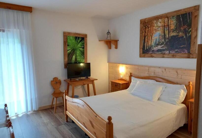 غرفة قياسية رباعية, Albergo Scoiattolo
