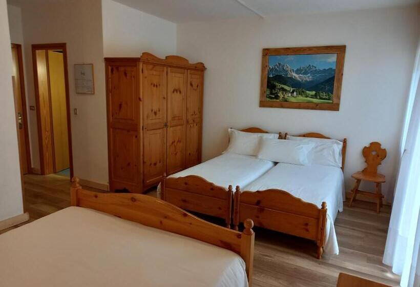 غرفة قياسية رباعية, Albergo Scoiattolo