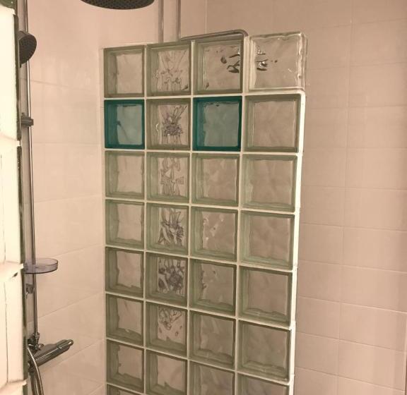 اتاق اکونومی با حمام مشترک, Kalmar Hotell