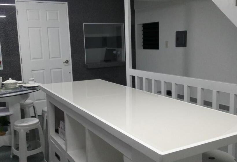 غرفة قياسية رباعية, Ervoruto Hostel Makati