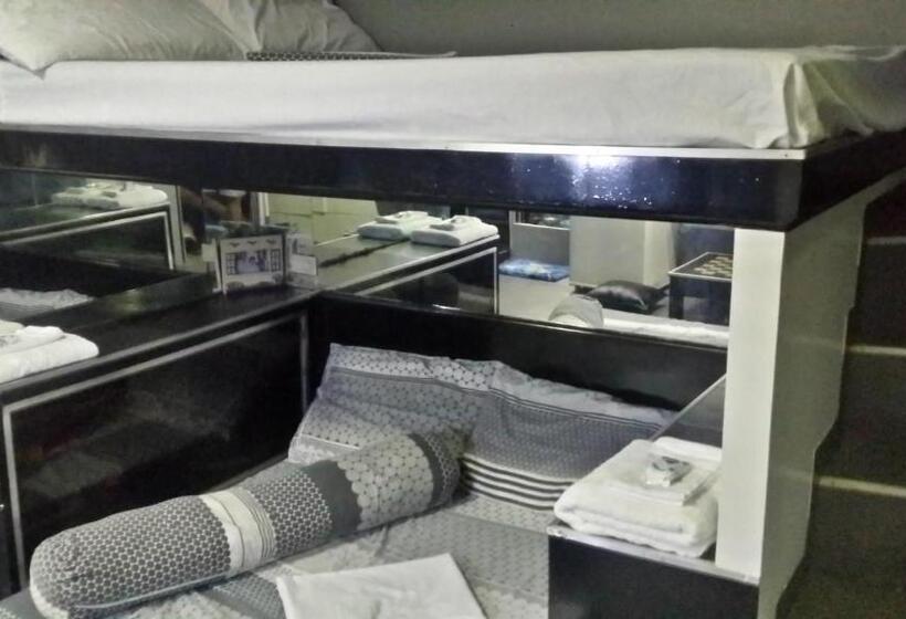 إستوديو قياسى, Ervoruto Hostel Makati