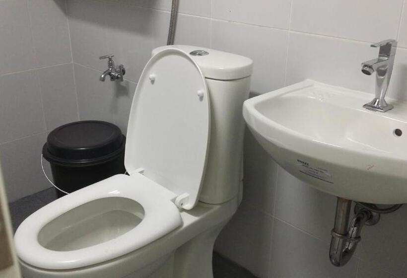 غرفة قياسية رباعية, Ervoruto Hostel Makati