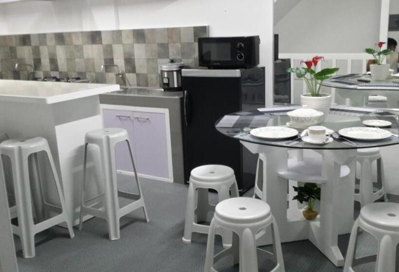غرفة قياسية رباعية, Ervoruto Hostel Makati
