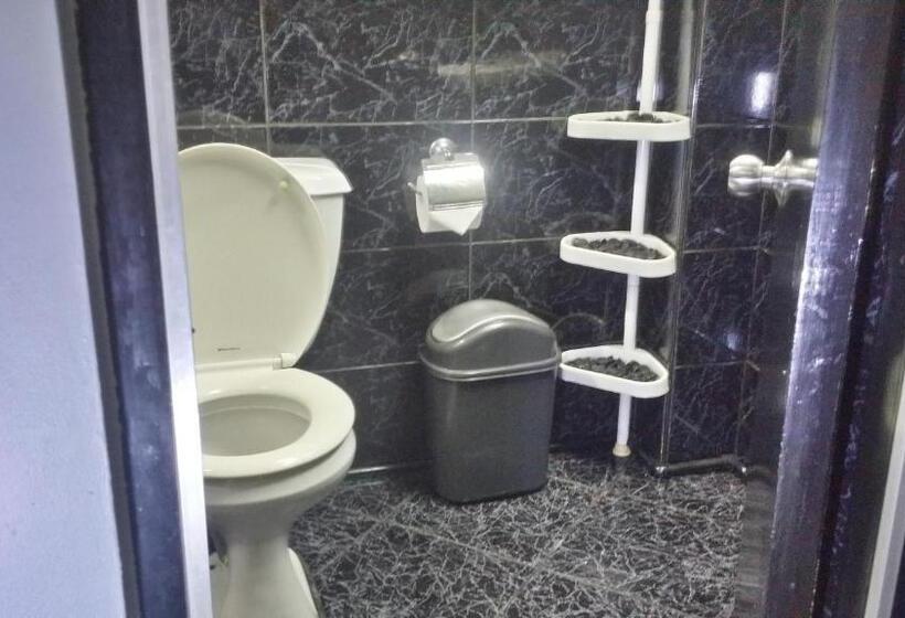 إستوديو قياسى, Ervoruto Hostel Makati