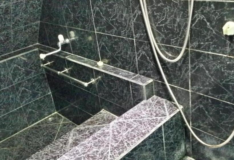 إستوديو قياسى, Ervoruto Hostel Makati