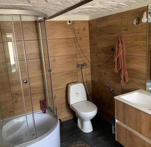 이코노미 룸, Krone Hostel