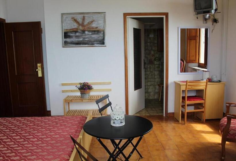 Номер Стандарт, La Marinella