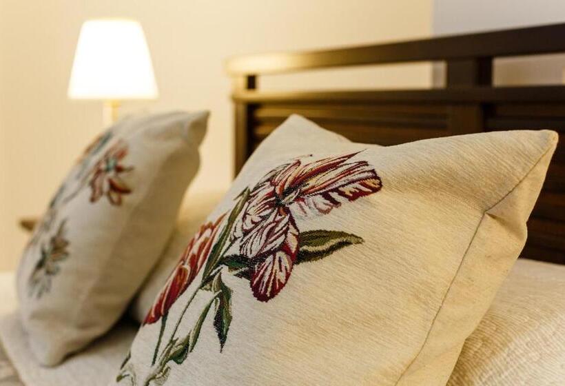 اتاق استاندارد, Maisonette Apartments