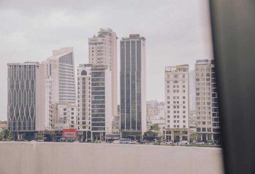 اتاق سوپریور, May