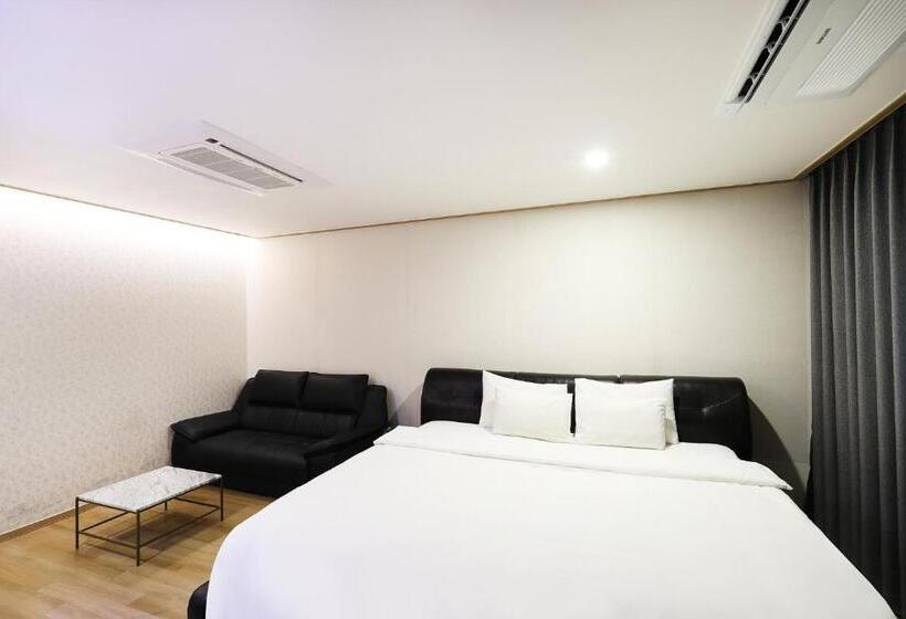 패밀리 스위트, Paju Golden Hill