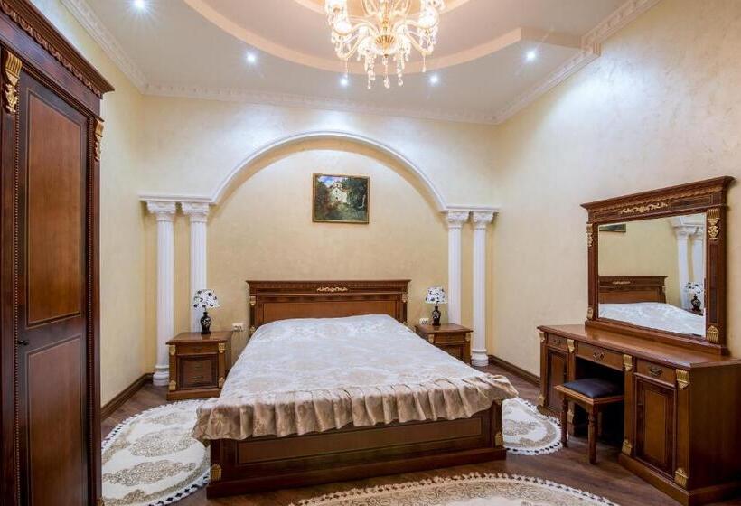 سوییت, Panskiy Dvir