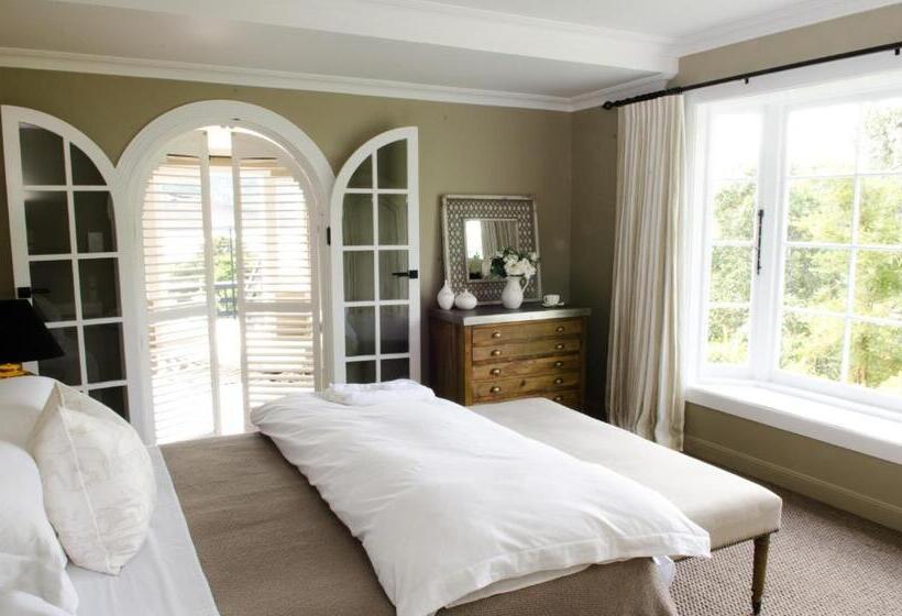 Suite with lake view, Ngamihi Lodge