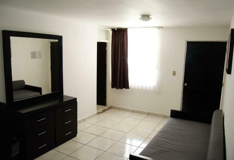 חדר דחוקס עם מיטת קינג, Del Alba Inn & Suites