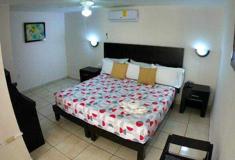 חדר דחוקס עם מיטת קינג, Del Alba Inn & Suites