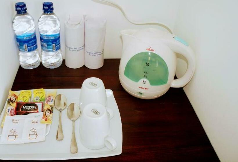 اتاق لوکس با بالکن و چشم‌انداز دریا, Mirissa Gate Resort