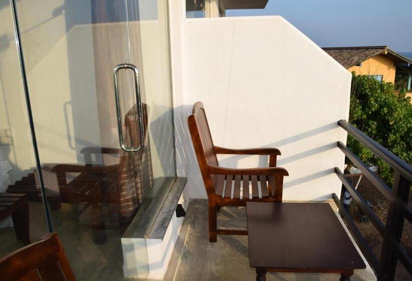 اتاق لوکس با بالکن و چشم‌انداز دریا, Mirissa Gate Resort