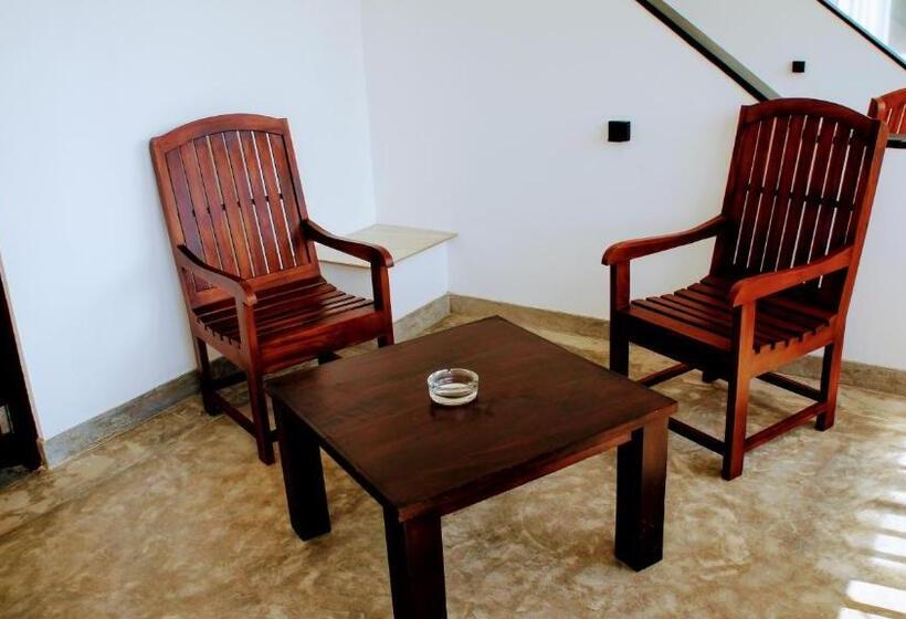 اتاق سوپریور با چشم‌انداز جانبی دریا, Mirissa Gate Resort