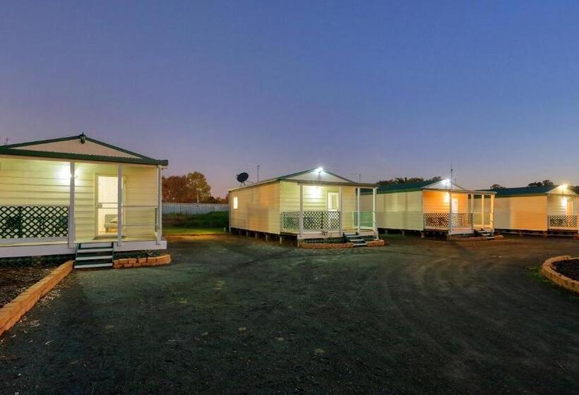 Хижина, Junee Motor Inn