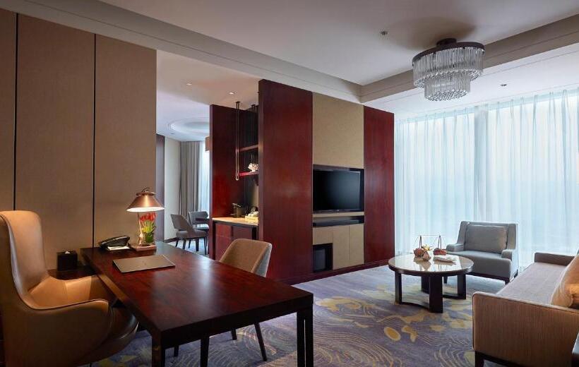 Люкс Executive Кровать Кинг, Shangri La Yiwu   Close To Yiwu International Trade Market