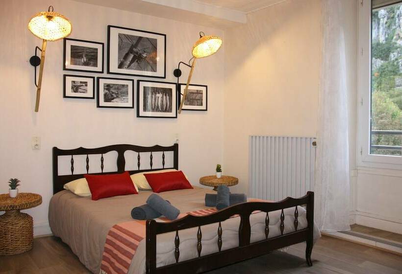 Четырехместный Номер Стандарт, Hôtel Les Bateliers