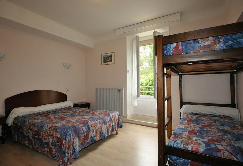 Четырехместный Номер Стандарт, Hôtel Les Bateliers