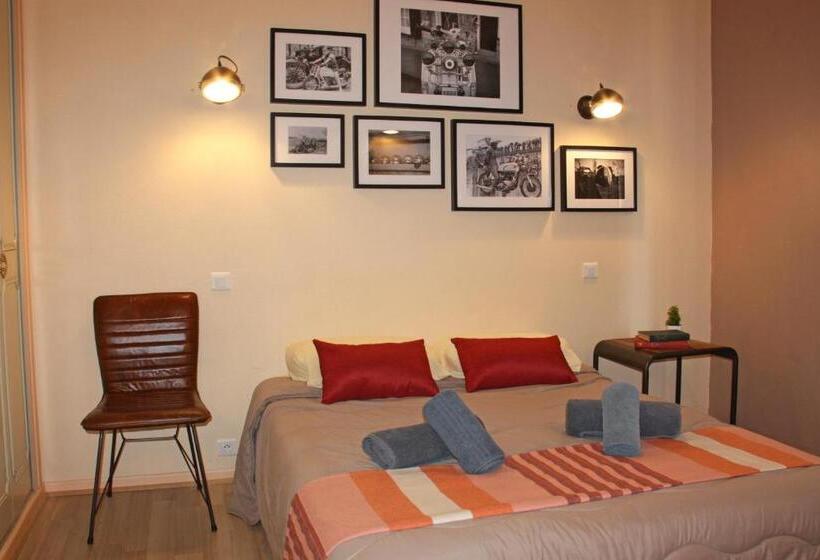 Номер Стандарт, Hôtel Les Bateliers