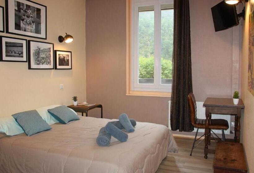 Четырехместный Номер Стандарт, Hôtel Les Bateliers