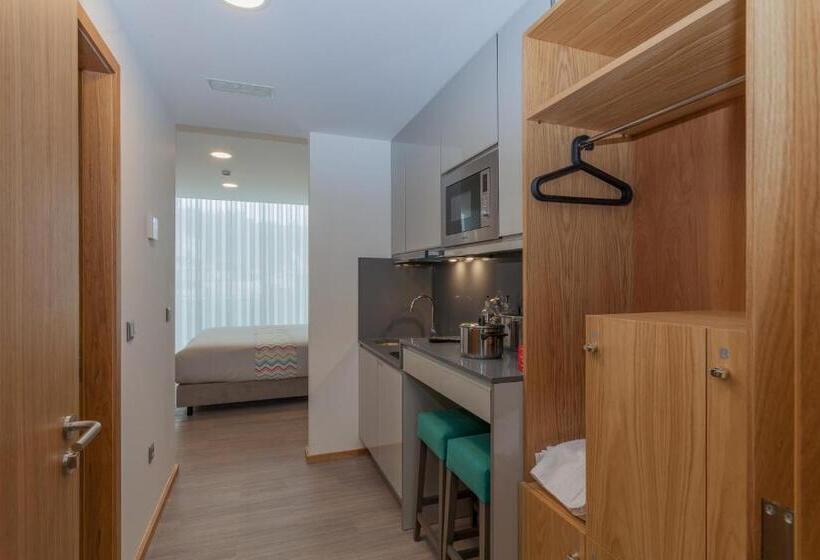 اتاق لوکس با چشم‌انداز, Hostel Da Praça