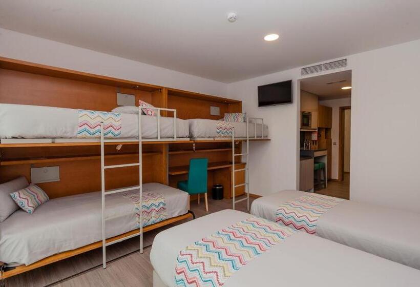 اتاق لوکس با چشم‌انداز, Hostel Da Praça