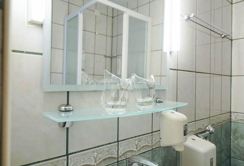 اتاق خانوادگی با چشم‌انداز جانبی دریا, Belvedere