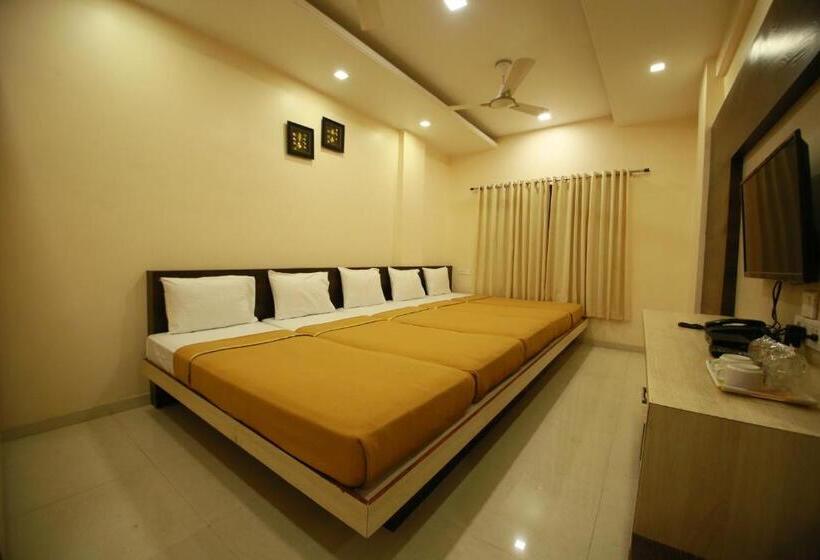 家庭间, Madhuri Executive