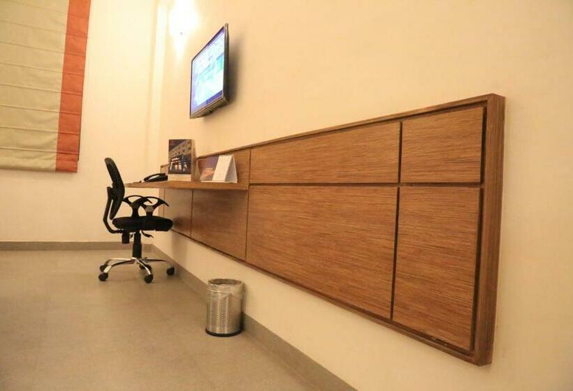 غرفة قياسية, Max Hotels Jabalpur