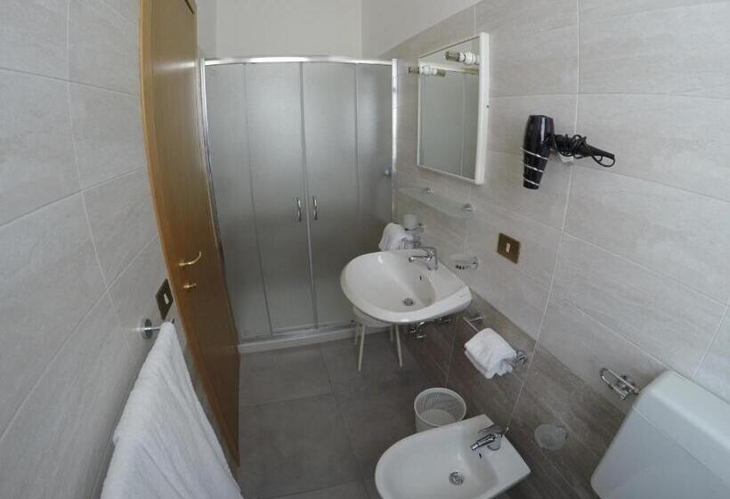 Номер Стандарт Трехместный, Albergo Esperia