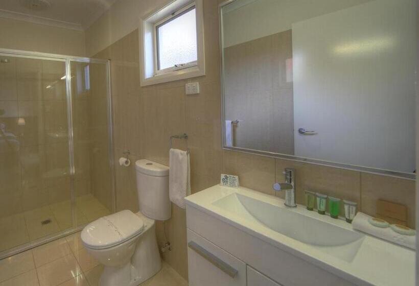 Апартаменты 3 Спальни, Red Earth Motel