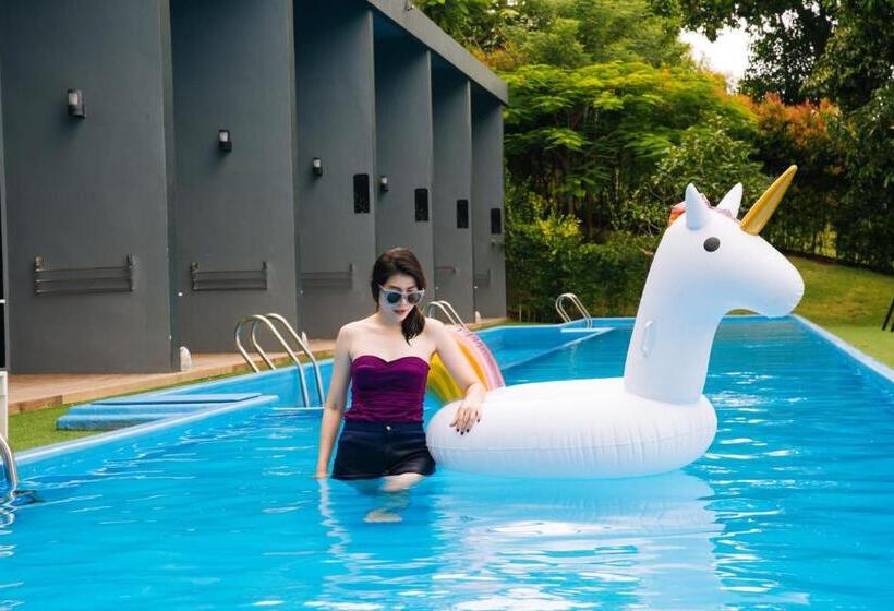풀장 전망 스위트, Veravian Resort