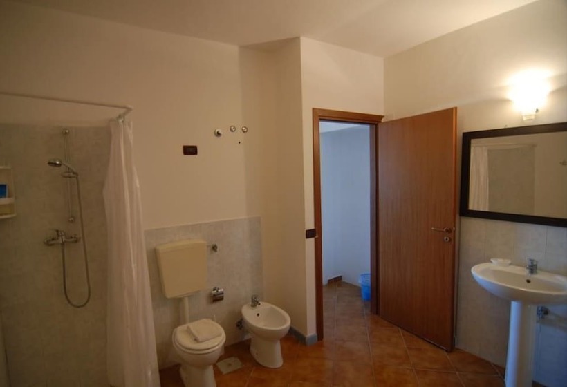 اتاق استاندارد سه نفره, Eoliano B&b